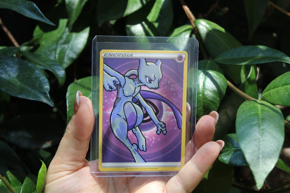 Mewtwo - carta PokeArt dipinta a mano